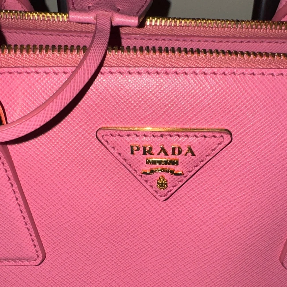 Prada Galleria Barbie Pink Gold Saffiano Leather Satchel Strap Purse Bag Medium